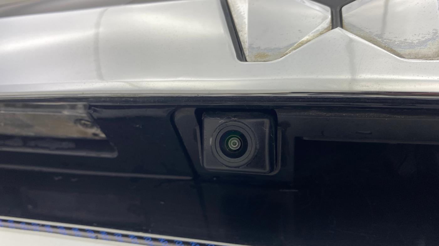 2023 Mahindra XUV300 W8 (O) 1.2 PETROL AMT, Petrol, Automatic, 12,571 km, Parking Camera