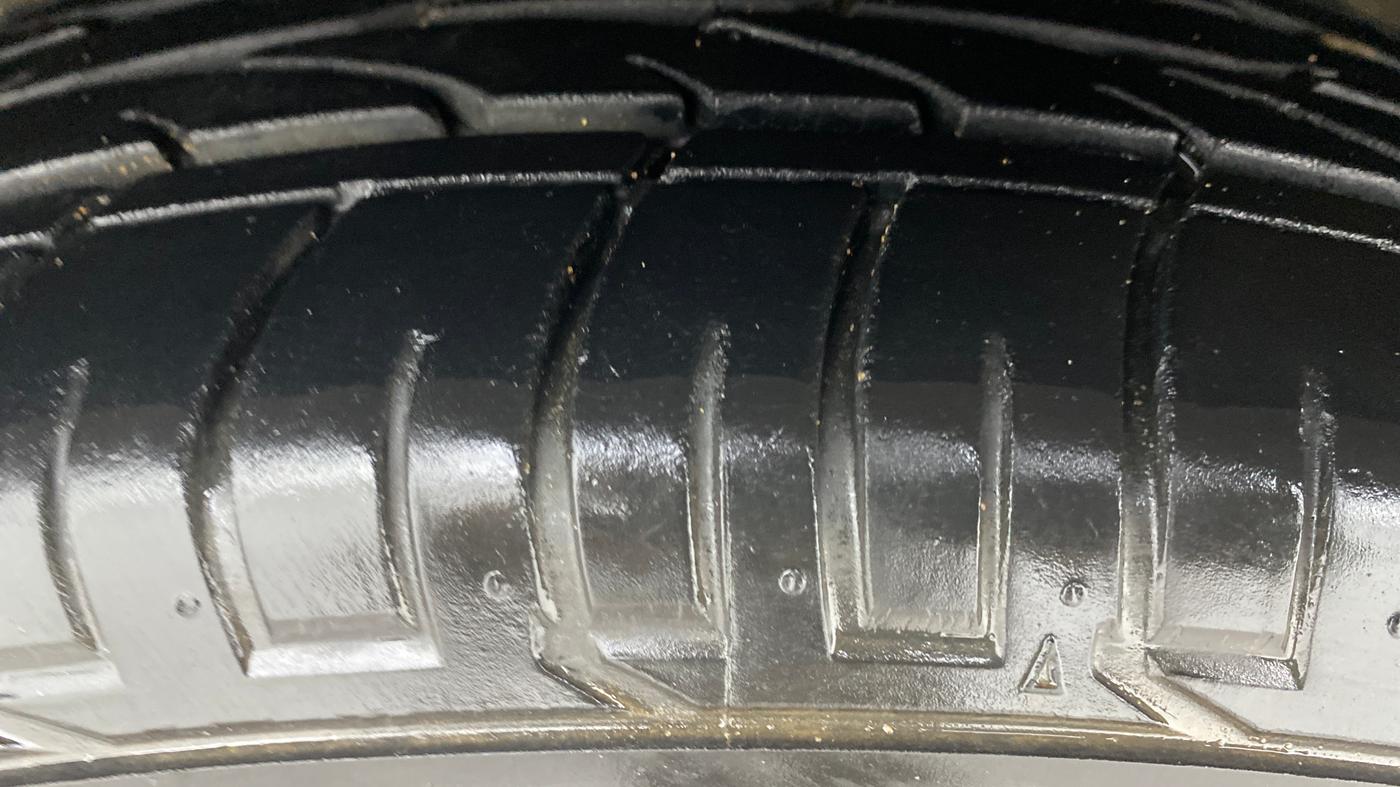 2023 Mahindra XUV300 W8 (O) 1.2 PETROL AMT, Petrol, Automatic, 12,571 km, Left Front Tyre Tread