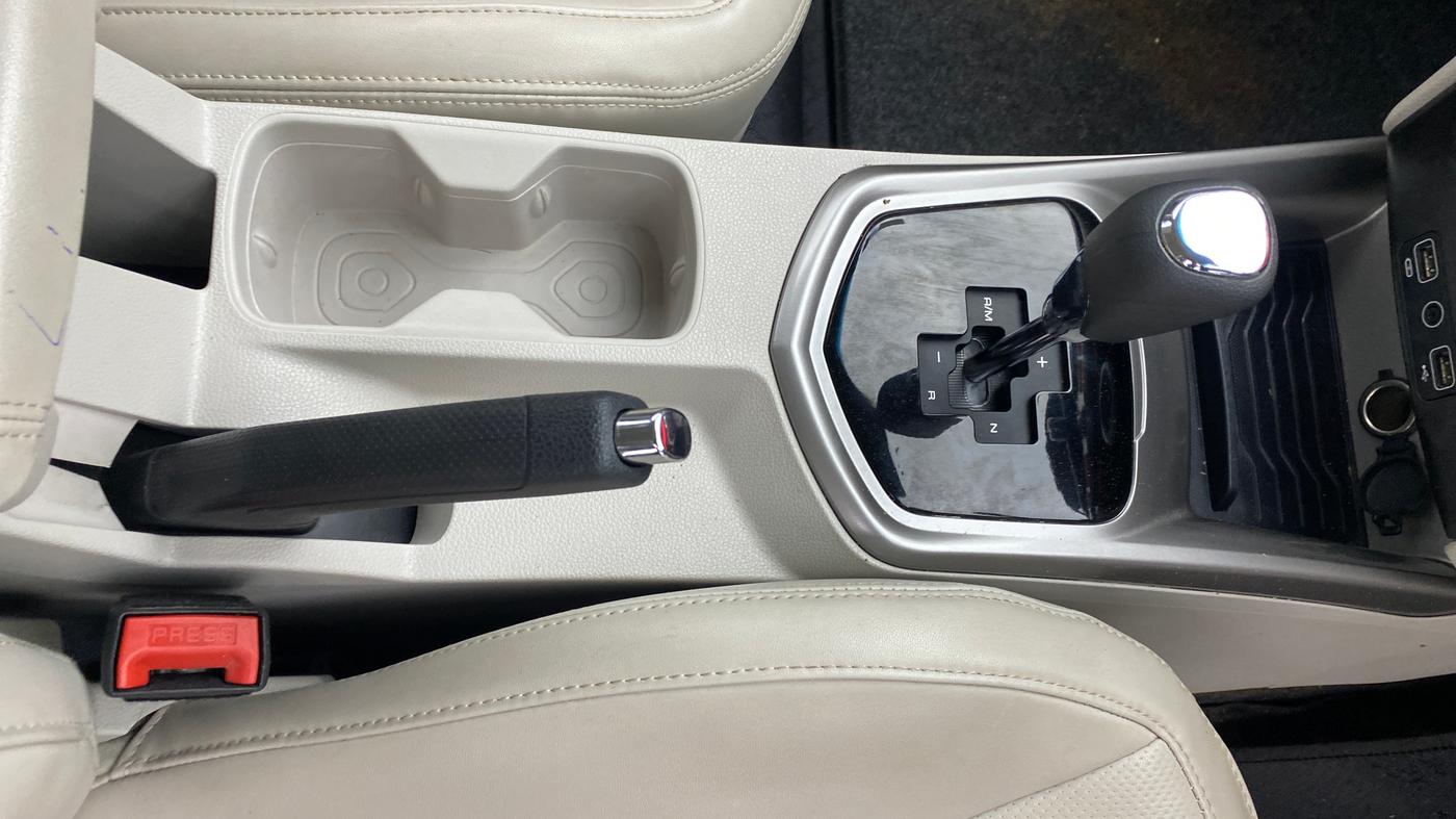 2023 Mahindra XUV300 W8 (O) 1.2 PETROL AMT, Petrol, Automatic, 12,571 km, Gear Lever