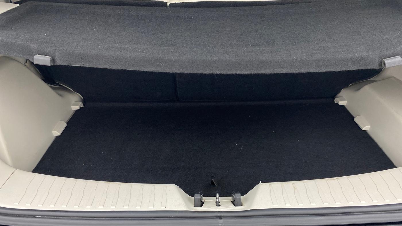 2023 Mahindra XUV300 W8 (O) 1.2 PETROL AMT, Petrol, Automatic, 12,571 km, Boot Inside