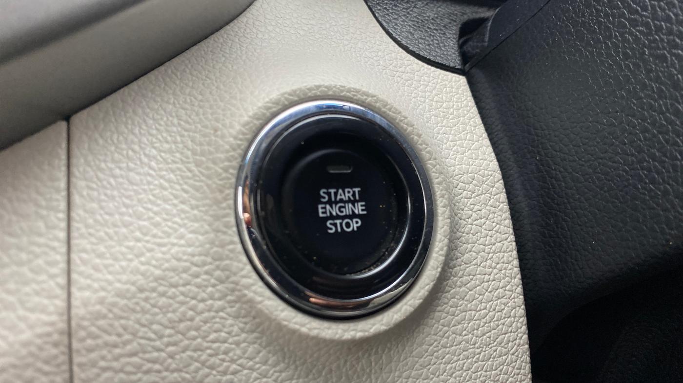 2023 Mahindra XUV300 W8 (O) 1.2 PETROL AMT, Petrol, Automatic, 12,571 km, Keyless Start/ Stop Button