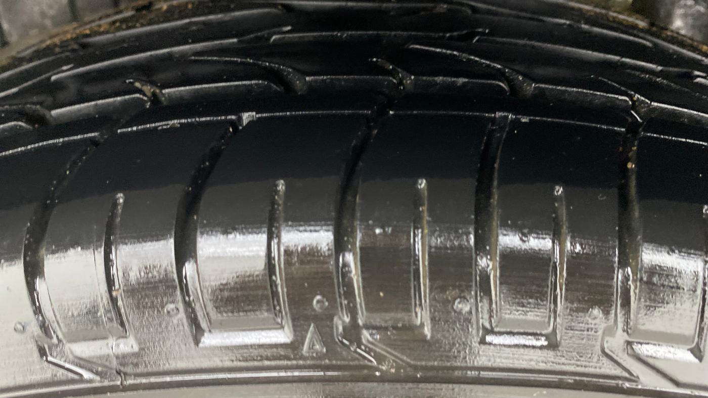 2023 Mahindra XUV300 W8 (O) 1.2 PETROL AMT, Petrol, Automatic, 12,571 km, Right Rear Tyre Tread