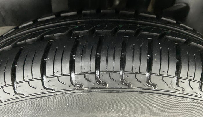 2020 Maruti Swift LXI D, Petrol, Manual, 12,490 km, Left Rear Tyre Tread