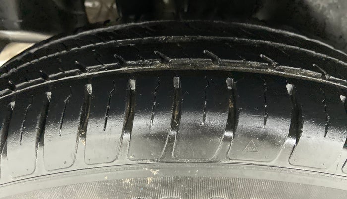 2020 Maruti Swift LXI D, Petrol, Manual, 12,490 km, Right Rear Tyre Tread