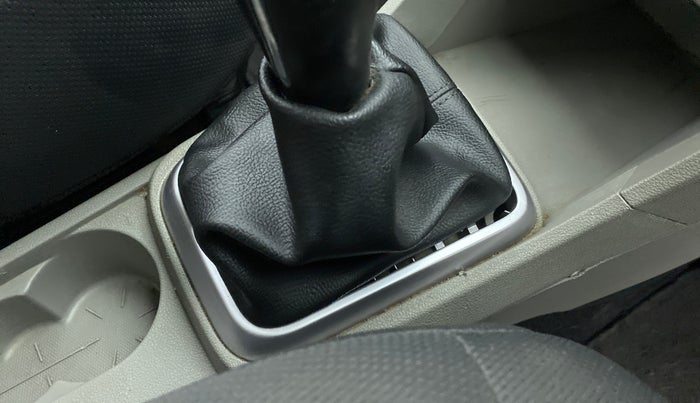2017 Tata Tiago XT PETROL, CNG, Manual, 47,298 km, Gear lever - Boot Cover minor damage