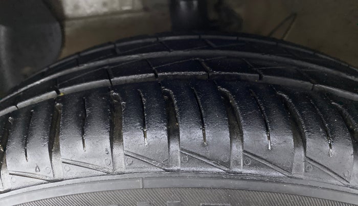 2020 Hyundai AURA S 1.2 CNG, CNG, Manual, 28,275 km, Left Front Tyre Tread