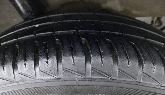 2020 Hyundai AURA S 1.2 CNG, CNG, Manual, 28,275 km, Right Rear Tyre Tread