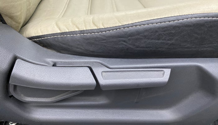 2020 Hyundai AURA S 1.2 CNG, CNG, Manual, 28,275 km, Driver Side Adjustment Panel