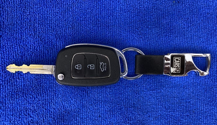 2020 Hyundai AURA S 1.2 CNG, CNG, Manual, 28,275 km, Key Close Up