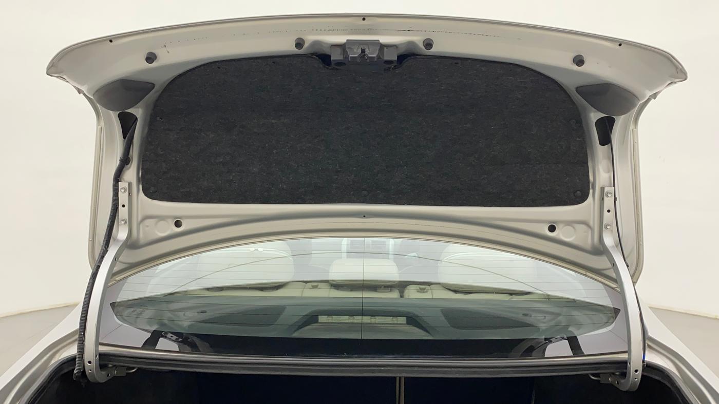 2012 Toyota Corolla Altis G PETROL, Petrol, Manual, 1,00,798 km, Boot Door Open