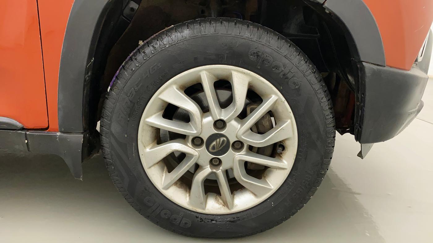 2016 Mahindra Kuv100 K8 5 STR, Petrol, Manual, 47,044 km, Right Front Wheel
