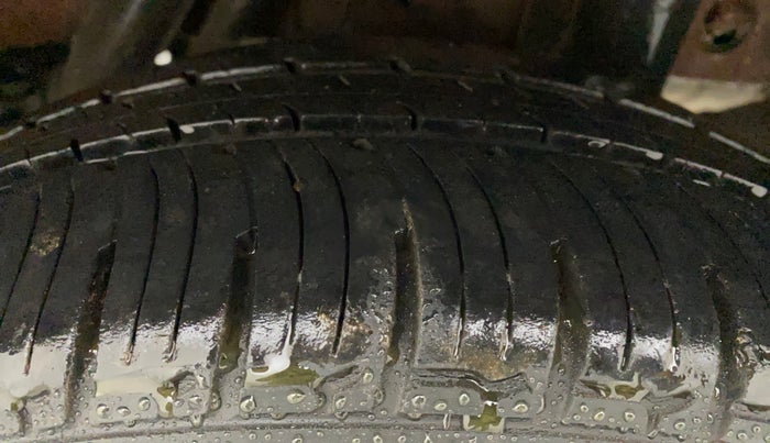 2016 Mahindra Kuv100 K8 5 STR, Petrol, Manual, 47,044 km, Left Rear Tyre Tread