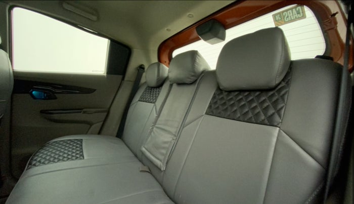2016 Mahindra Kuv100 K8 5 STR, Petrol, Manual, 47,044 km, Right Side Rear Door Cabin
