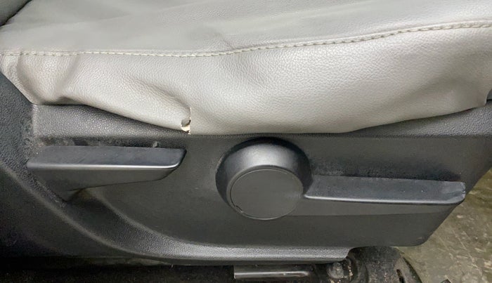 2016 Mahindra Kuv100 K8 5 STR, Petrol, Manual, 47,044 km, Driver Side Adjustment Panel