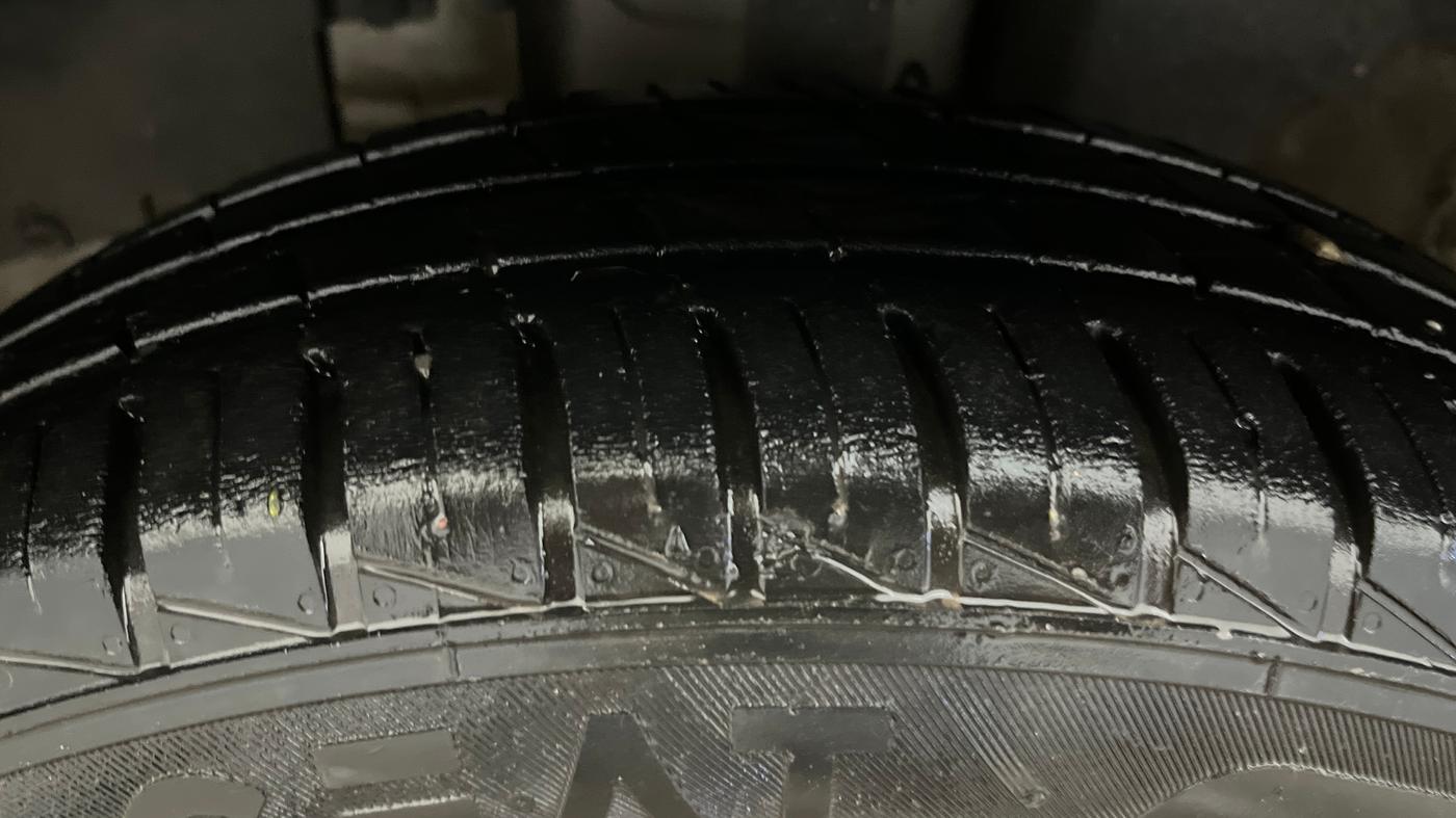 2022 Renault Kwid RXT 1.0 AMT, Petrol, Automatic, 11,287 km, Left Front Tyre Tread