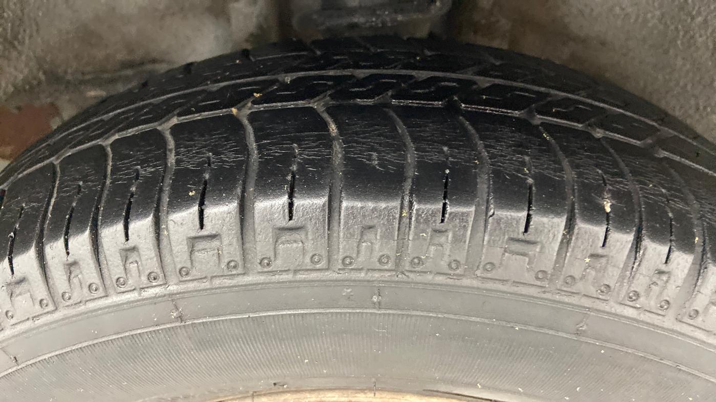 2017 Maruti OMNI E 8 STR, Petrol, Manual, 27,921 km, Right Front Tyre Tread