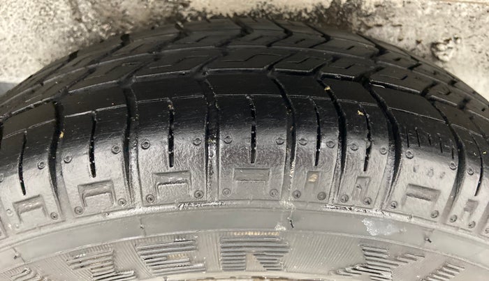 2017 Maruti OMNI E 8 STR, Petrol, Manual, 27,921 km, Right Rear Tyre Tread