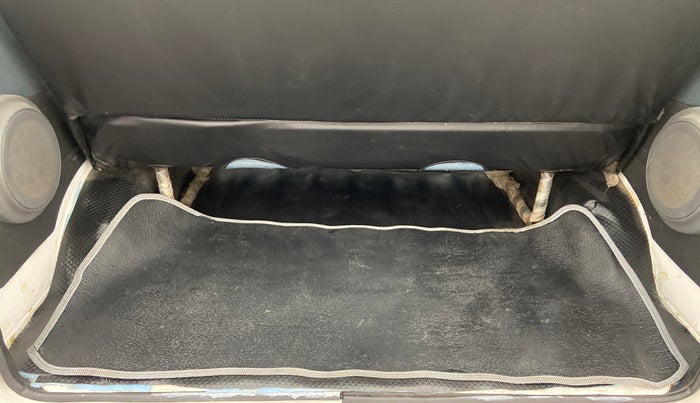 2017 Maruti OMNI E 8 STR, Petrol, Manual, 27,921 km, Boot Inside