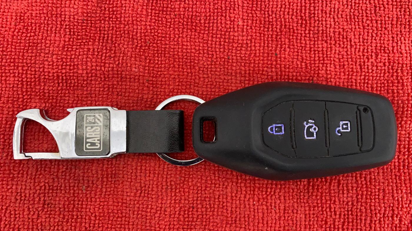 2018 Mahindra XUV500 W11 AT, Diesel, Automatic, 54,467 km, Key Close Up