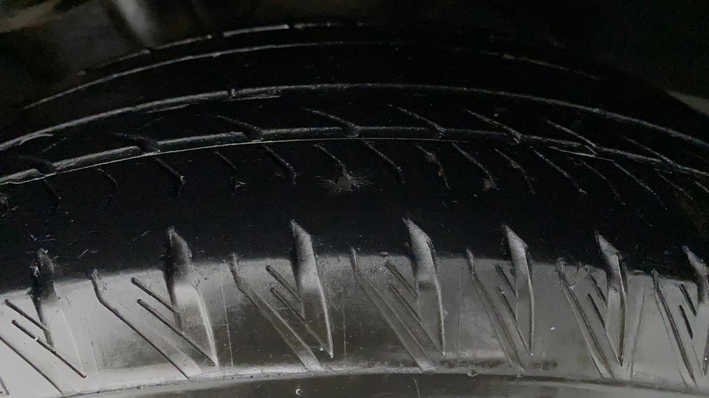 2018 Mahindra XUV500 W11 AT, Diesel, Automatic, 54,467 km, Left Front Tyre Tread