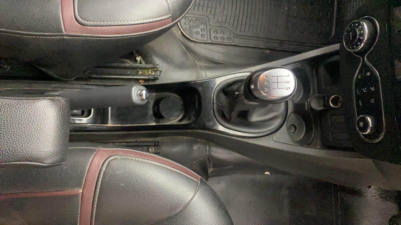 2021 Renault Duster RXZ 1.5 PETROL MT, Petrol, Manual, 36,181 km, Gear Lever