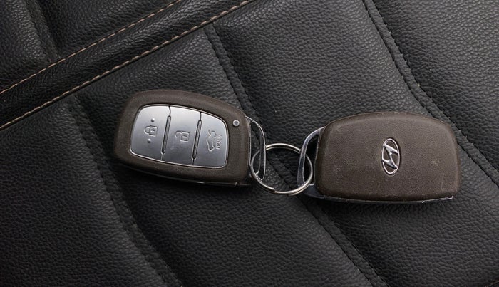 2021 Hyundai AURA SX 1.2 (O), Petrol, Manual, 42,975 km, Key Close Up