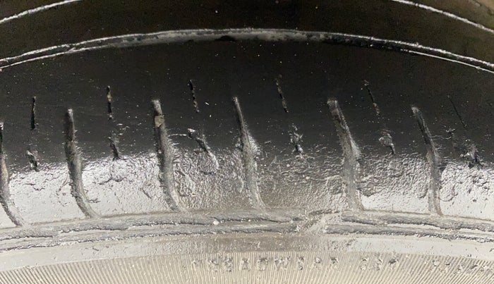 2021 Hyundai AURA SX 1.2 (O), Petrol, Manual, 42,975 km, Right Rear Tyre Tread