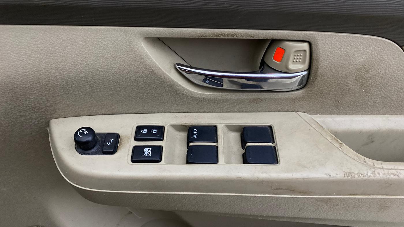 2022 Maruti Ertiga   VXI (O) CNG, CNG, Manual, 61,999 km, Driver Side Door Panels Control