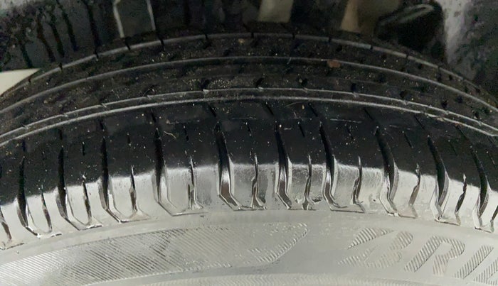 2020 Maruti Swift LXI D, Petrol, Manual, 18,208 km, Left Rear Tyre Tread