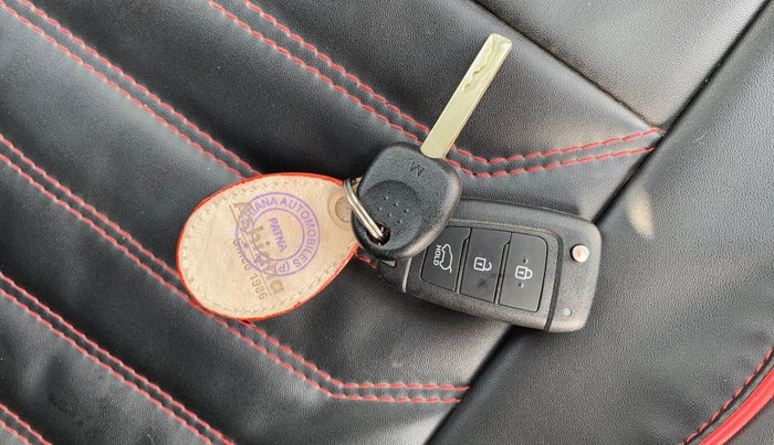 2024 Hyundai NEW I20 Sportz (O) 1.2, Petrol, Manual, 11,965 km, Key Close Up