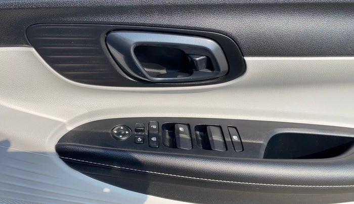 2024 Hyundai NEW I20 Sportz (O) 1.2, Petrol, Manual, 11,965 km, Driver Side Door Panels Control