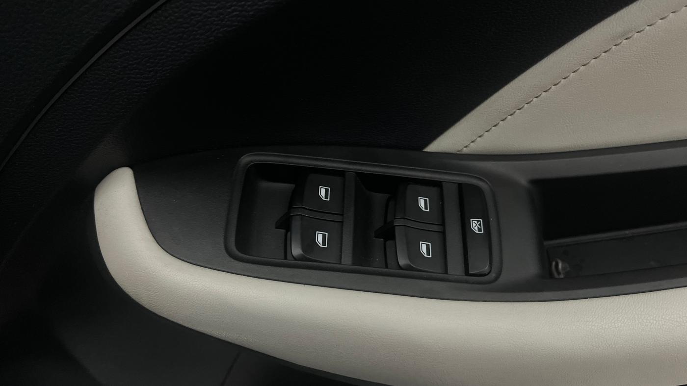 2021 MG ASTOR SAVVY 1.5 CVT, Petrol, Automatic, 42,291 km, Driver Side Door Panels Control
