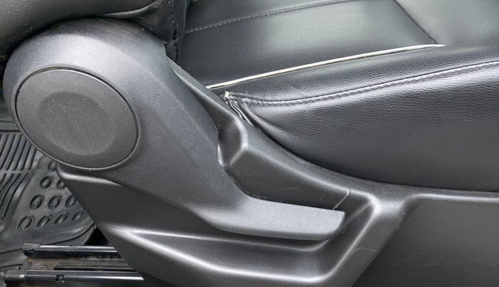 2020 Maruti New Wagon-R LXI CNG (O) 1.0, CNG, Manual, 60,468 km, Driver Side Adjustment Panel