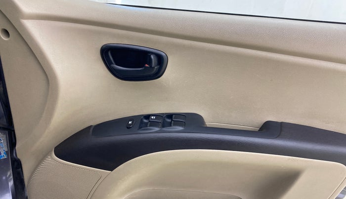 2015 Hyundai i10 MAGNA 1.1, Petrol, Manual, 28,831 km, Driver Side Door Panels Control