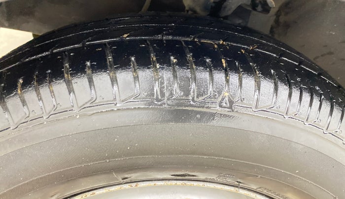 2015 Hyundai i10 MAGNA 1.1, Petrol, Manual, 28,831 km, Left Front Tyre Tread