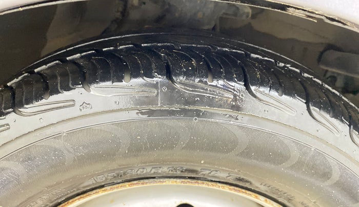 2015 Hyundai i10 MAGNA 1.1, Petrol, Manual, 28,831 km, Right Front Tyre Tread