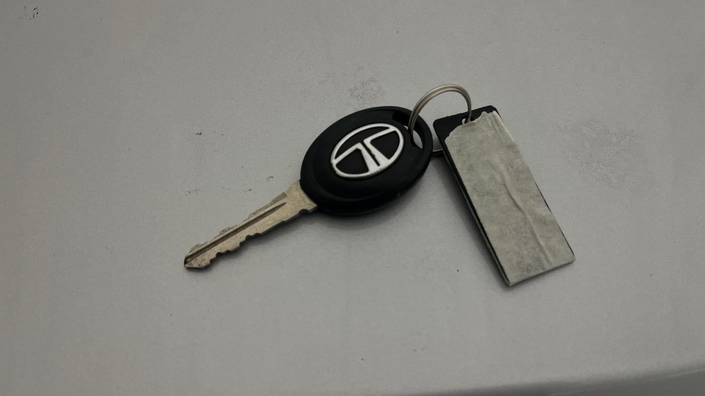 2015 Tata Zest XM PETROL, CNG, Manual, 79,089 km, Key Close Up