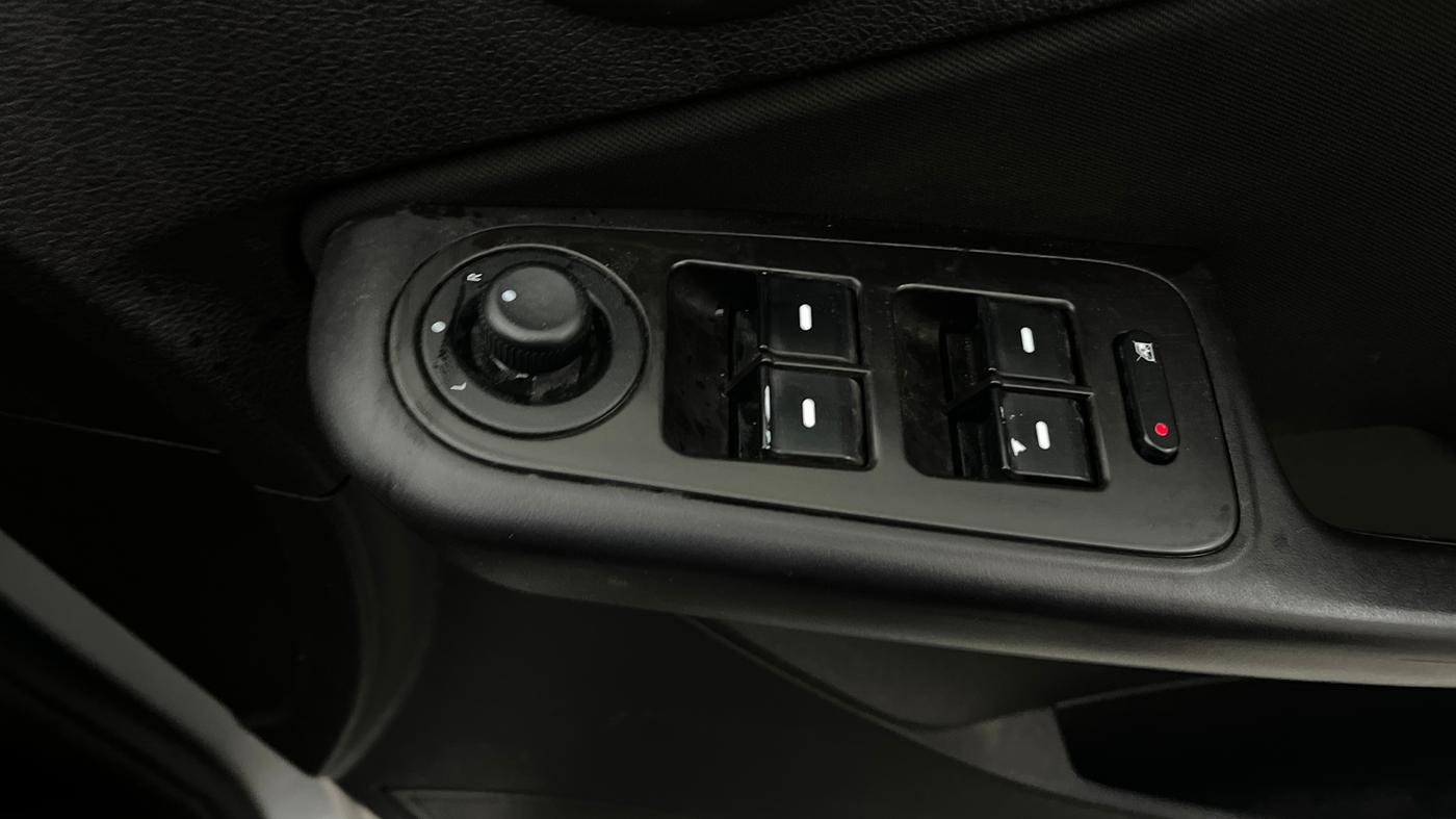 2015 Tata Zest XM PETROL, CNG, Manual, 79,089 km, Driver Side Door Panels Control
