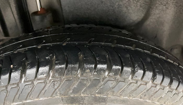 2014 Maruti Swift Dzire VXI, Petrol, Manual, 16,655 km, Right Rear Tyre Tread