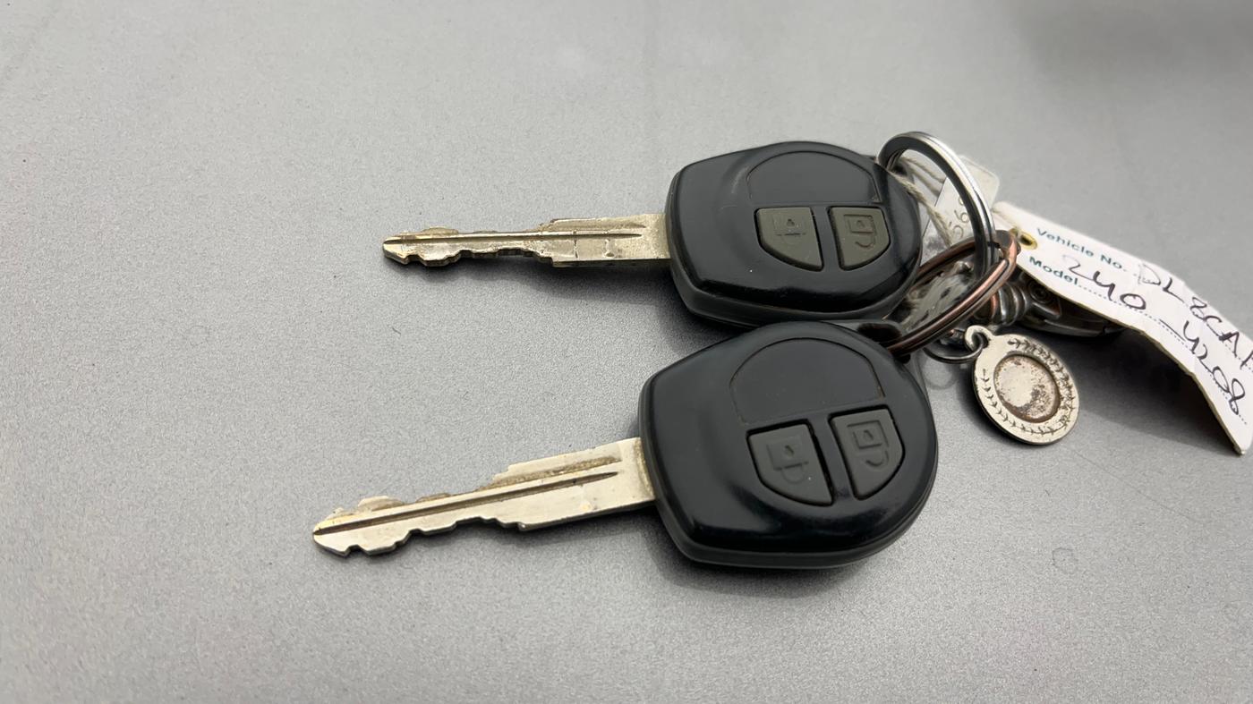 2014 Maruti Swift Dzire VXI, Petrol, Manual, 16,655 km, Key Close Up