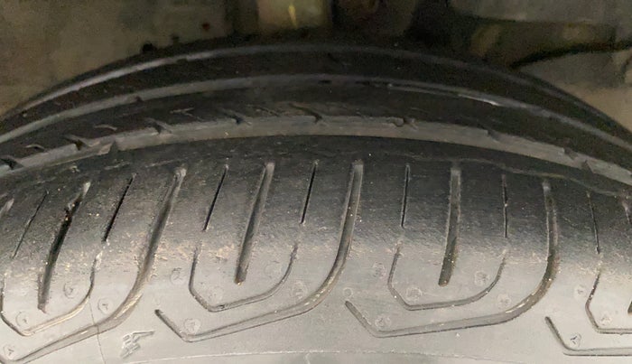 2013 Honda Brio S MT, Petrol, Manual, 70,026 km, Right Front Tyre Tread