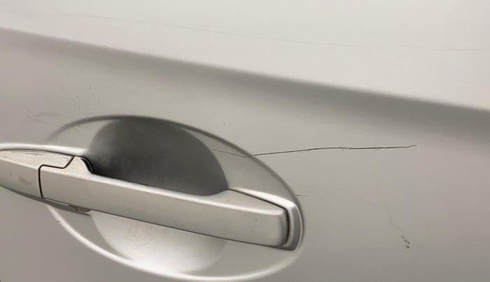 2013 Honda Brio S MT, Petrol, Manual, 70,026 km, Right rear door - Minor scratches