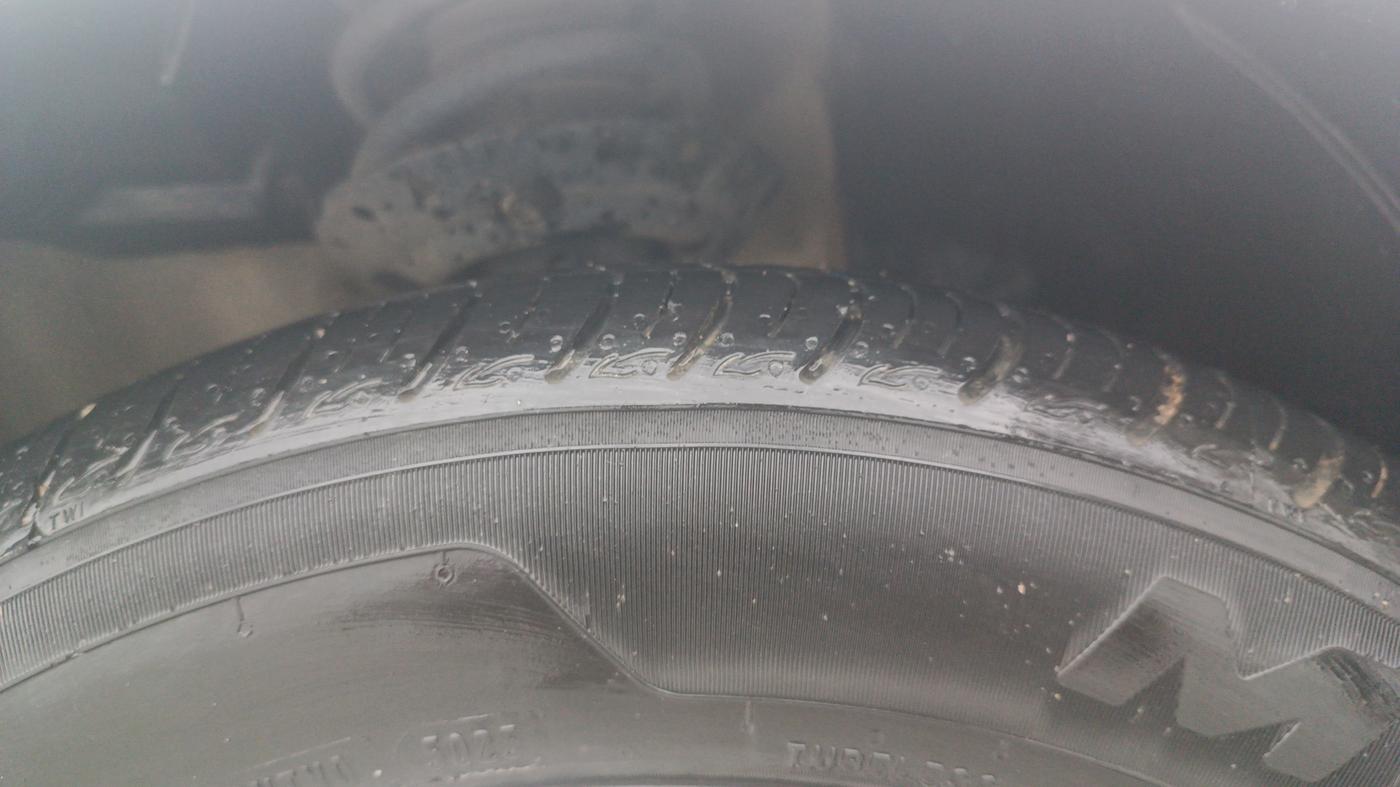 2014 Honda Mobilio 1.5L I-DTEC RS, Diesel, Manual, 1,13,459 km, Right Front Tyre Tread