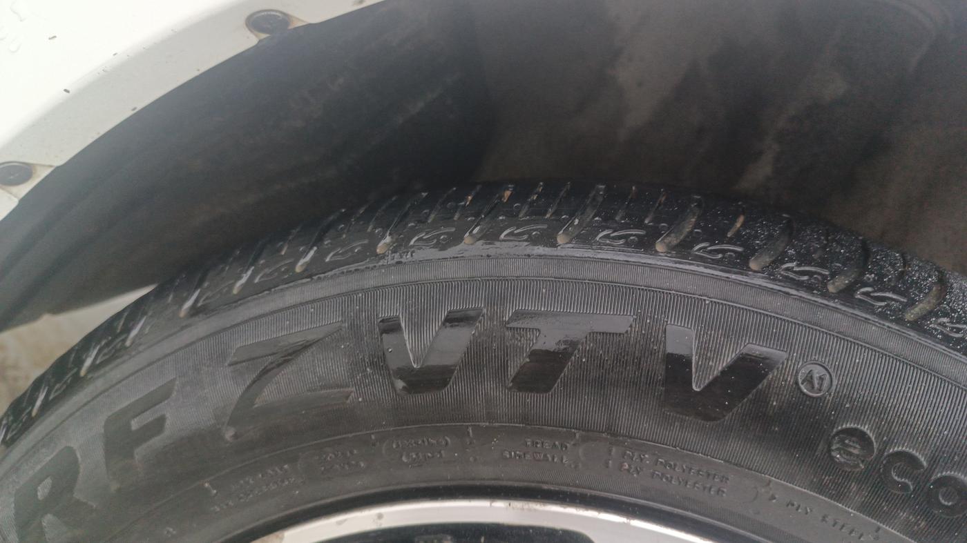 2014 Honda Mobilio 1.5L I-DTEC RS, Diesel, Manual, 1,13,459 km, Right Rear Tyre Tread