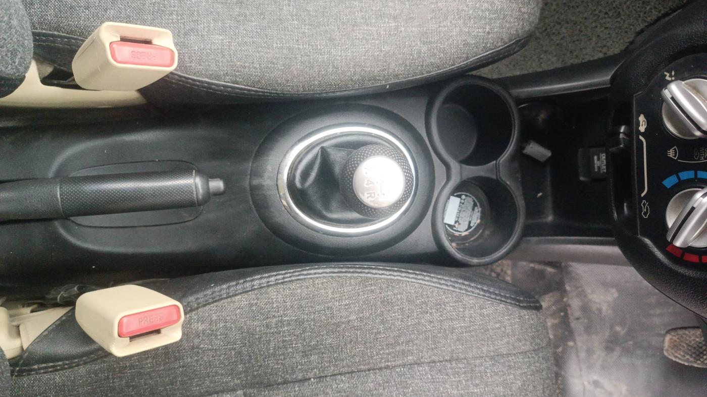 2014 Honda Mobilio 1.5L I-DTEC RS, Diesel, Manual, 1,13,459 km, Gear Lever