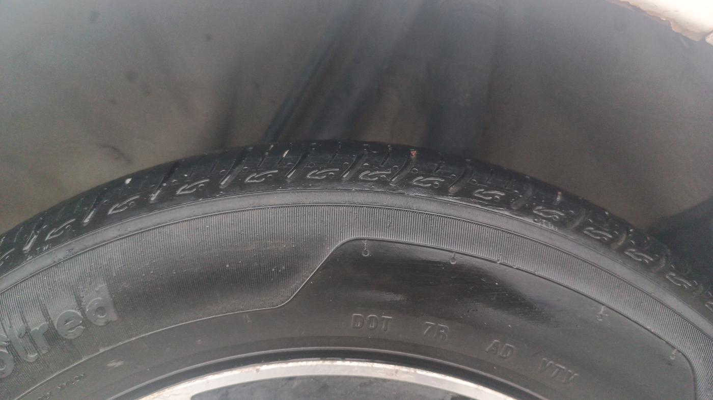 2014 Honda Mobilio 1.5L I-DTEC RS, Diesel, Manual, 1,13,459 km, Left Rear Tyre Tread