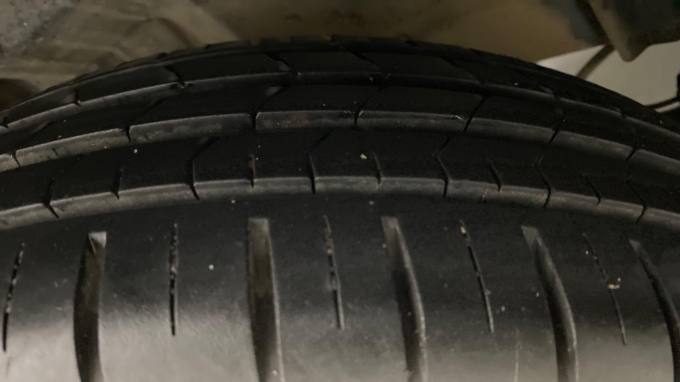 2018 Maruti Swift ZXI D, Petrol, Manual, 17,442 km, Right Rear Tyre Tread