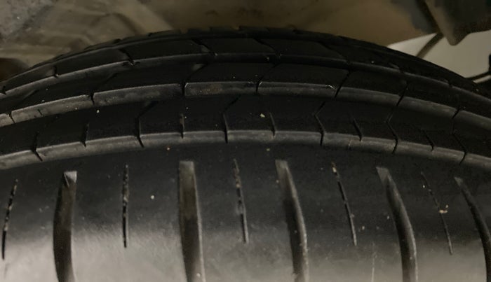 2018 Maruti Swift ZXI D, Petrol, Manual, 17,442 km, Right Rear Tyre Tread
