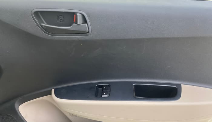2014 Hyundai Xcent S 1.2, Petrol, Manual, 26,282 km, Driver Side Door Panels Control