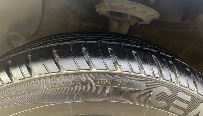 2014 Hyundai Xcent S 1.2, Petrol, Manual, 26,282 km, Left Front Tyre Tread